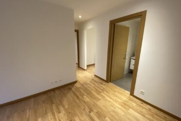 Magnifique appartement de 5,5 pièces d'environ 130 m² en rez-de-jardin