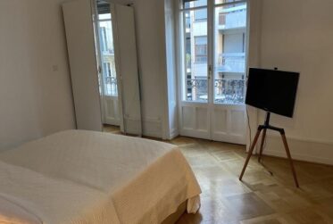 Bel appartement 3 pièces avec vue latérale sur le lac – Quartier des Pâquis