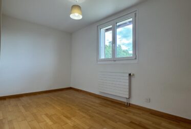 Villa individuelle de 6 pièces avec vue panoramique sur le lac et les Alpes à Givrins