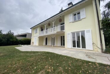 14 Rooms House, Individual house