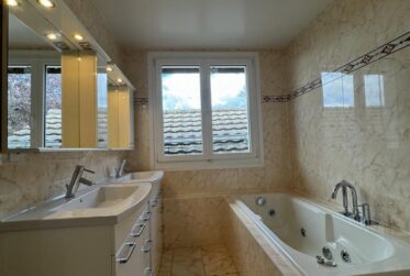 Villa individuelle de 6 pièces avec vue panoramique sur le lac et les Alpes à Givrins