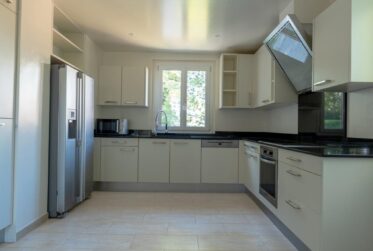 14 Rooms House, Individual house