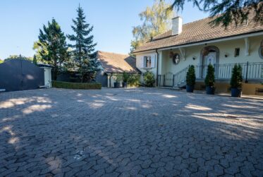 14 Rooms House, Individual house