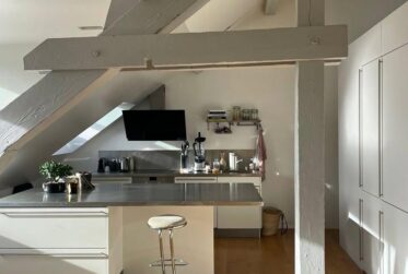 Très bel appartement 3 pièces en attique