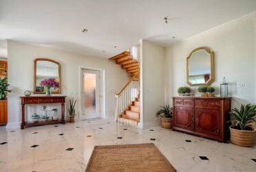 Découvrez cette villa de 9 pièces à Versoix