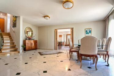 Découvrez cette villa de 9 pièces à Versoix