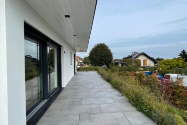 Superbe villa individuelle de 7.5 pièces avec vue panoramique sur le lac à Chéserex