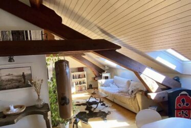 Appartement 5 pièces attique en plein centre ville