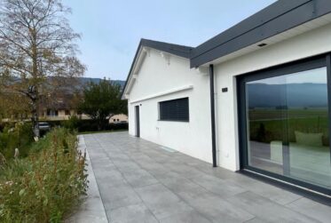 Superbe villa individuelle de 7.5 pièces avec vue panoramique sur le lac à Chéserex