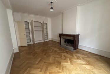 Charmant 2,5 Pièces en Vieille Ville - à louer rapidement