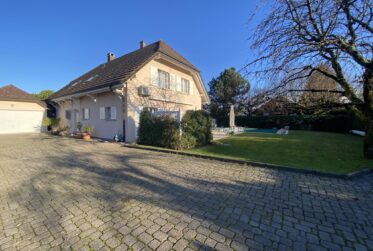 Villa individuelle de 6 pièces avec piscine et jardin