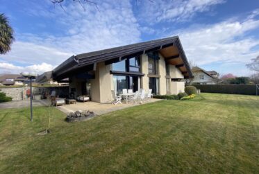 EXCLUSIVITÉ - Villa Individuelle de 9 Pièces avec Jardin