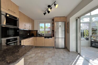 Belle maison familiale 5,5 pièces avec jardin, terrasse et 2 places de parking - Exclusivité ! -
