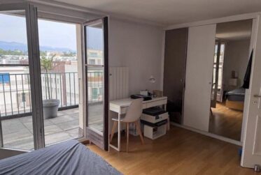 Appartement 4,5 pièces en attique situé dans le quartier de Saint-Gervais.